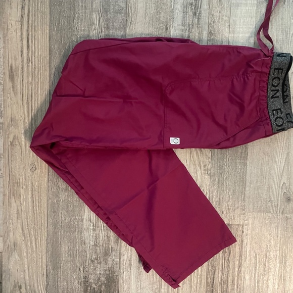 Eon Scrubs, Wine Color - XS - Picture 4 of 5